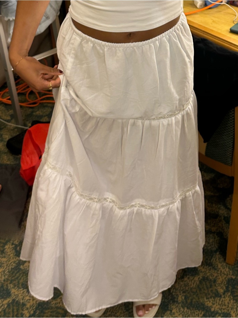 H&M White Elastic Waist Tiered Skirt
